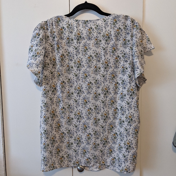 Flowy Floral Blouse with Shoulder Ties - Picture 3 of 5